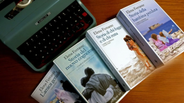 Libros en italiano de Elena Ferrante (Foto: Napolike, 2022)