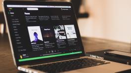 Spotify Tickets: las pruebas que se inician en la plataforma para vender entradas a conciertos. Imagen: SGCDesignCo. Unsplash.