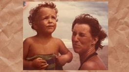 Imagen de Juan Ignacio junto a su madre