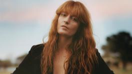Florence Welch pospone su gira porque tiene un pie roto