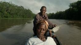 Cantos que inundan el río
