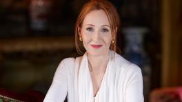 J. K. Rowling aborda sus comentarios contra personas trans en un nuevo podcast