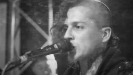 "Abajo la prisiones" de Mentes Destruidas 