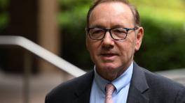 El actor abandona el Tribunal de la Corona de Southwark en Londres el 28 de junio de 2023. / Imagen: Daniel LEAL / AFP