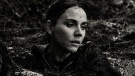 'Quicksand' está protagonizado por Carolina Gaitán. 