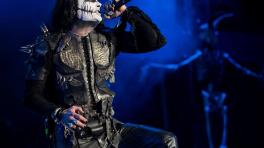 Dani Filth critica a Spotify por sus bajas regalías. 