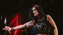 Diva Satánica. Foto de Julia Missagia Fotografia. Tomada del Facebook oficial de la cantante.