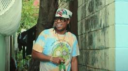 Fotografía tomada del video de "Bikini"