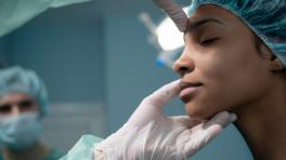 Colombia prohíbe el uso de biopolímeros en tratamientos estéticos. Imagen: Freepik