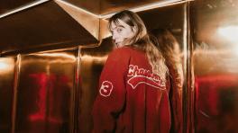 Maya Hawke lanza nuevo single ‘Dark’