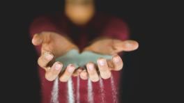 Exposición Encuentros en la fábrica de polvo en el MAMU | Foto de Ben White en Unsplash