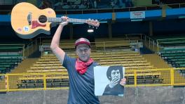 Tom Morello hizo homenaje a Victor Jara en Chile