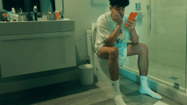 Bad Bunny en el video oficial de Yonaguni