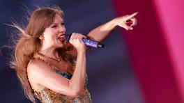 Taylor Swift llena de color naranja el mundo con el lanzamiento de ‘The Life of a Showgirl’ 