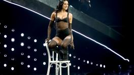 Dua Lipa es la creadora de un imperio cultural con newsletter, club de lectura y festival