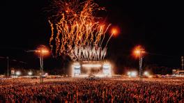 Guía de festivales musicales en Europa 2026: carteles completos de Primavera Sound a Hellfest