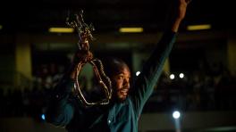 Joel Karekezi, realizador ruandés. 