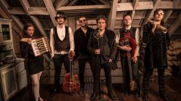 Burning Caravan, foto tomada de facebook.