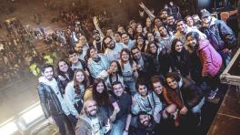 Lina Botero detrás del lente, como parte de este equipo.