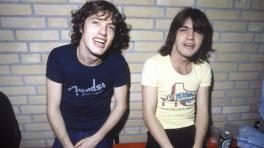 Angus y Malcolm Young