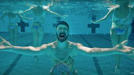 Captura de pantalla del video de "Love Dies Young" de Foo Fighters