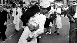 El beso en Times Square celebrando el fin de la II Guerra Mundial.