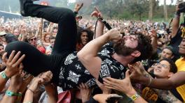 Yannis Philippakis, cantante de Foals. foto tomada de www.nme.com