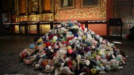 En-bola-atados un llamado de la artista Ana Isabel Diez contra la violencia