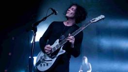 Músico callejero perdió su guitarra y Jack White le dio una nueva