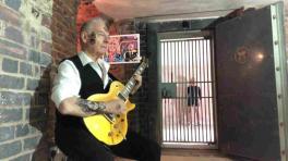 Robert Fripp (King Crimson) y su extraño cover de “Paranoid”