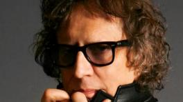 Foto tomada del Facebook Oficial de Mick Rock