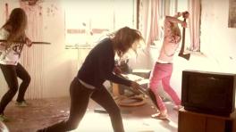 Parte del video de 'Common Nonsense' de HeadCrusher.