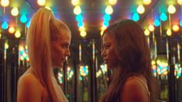 ‘Zola’, un hilo viral de Twitter que se convirtió en película. Taylor Paige y Riley Keough.