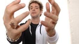 Gustavo Cerati grabó 12 álbumes en su carrera de los cuales siete fueron con Soda Stereo y cinco como solista.