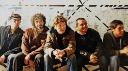 "Tu Sonrisa" pertenece al álbum "Pueblo Alimaña" de 2010.