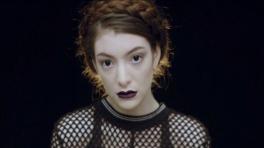 Lorde interpreta la canción de la semana en Tardes Radiónica