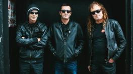 Phil Rudd de AC/DC va como solista en "Head Job"