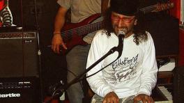 Nuestro acústico de hoy es con Carlos Iván Medina