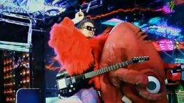 Muse retira el vídeo de 'Panic Station' y se disculpa