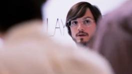 Estrenan tráiler de nueva película sobre Steve Jobs