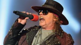 Axl Rose tiene 54 años e inició su carrera a los 16 años en 1978.