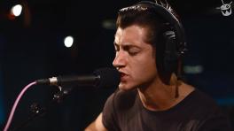 Alex Turner versiona a Tame Impala