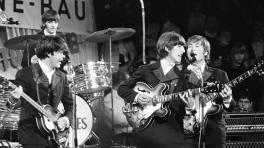 "Eight Days a Week" es una canción escrita por Lennon y McCartney para los Beatles para el álbum "Beatles For Sale".