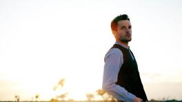 La banda tiene 5 discos de estudio.  Flowers tiene 2 como solista