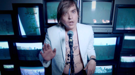 Will Buttler es apuñalado en su nuevo video