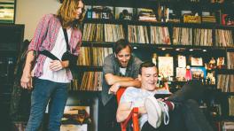 Imagen tomada de Facebook: Cage The Elephant