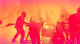 La banda de Sacramento acaba de lanzar el sucesor discográfico de su Koi No Yokan de 2012. 