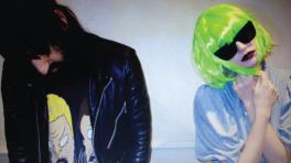 Ethan Kath y Edith Frances. Foto tomada de www.stereogum.com