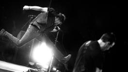 Pearl Jam regresa con la punkera "Mind Your Manners"