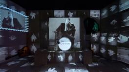 Trescientos objetos para saber quién  es David Bowie